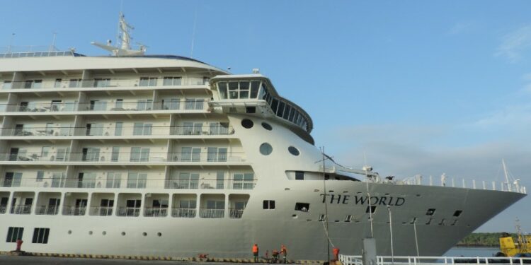 The World, una residencia flotante de lujo visita Manta y Guayaquil