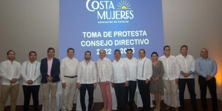 Toma protesta primer consejo directivo de la Asociación de Hoteles Costa Mujeres