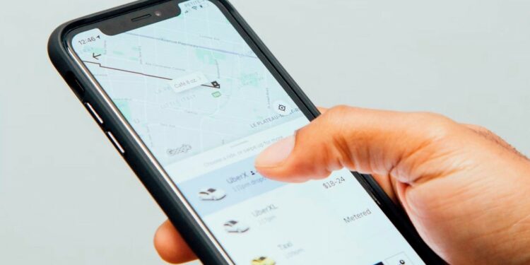 Truco para pedir viajes en Uber baratos sin tarifa dinámica