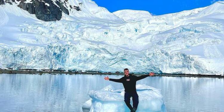 Tommi Millot en Paradise Bay, en la Antártida. (Foto: Instagram/@Tommimillot).