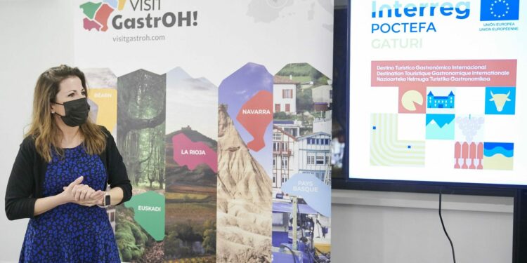 Andrea Chocarro (Asociación de Hostelería y Turismo de Navarra), en la presentación a la prensa del proyecto Visit GastrOH! en Pamplona.