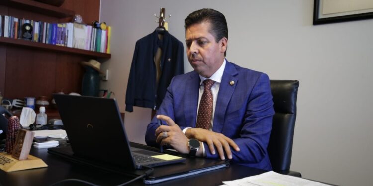Va senador del PRD contra fraude de agencias de viajes falsas