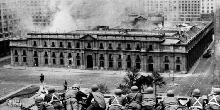"Vergüenza", jefe del Ejército de Chile condena ejecuciones y crímenes bajo Pinochet