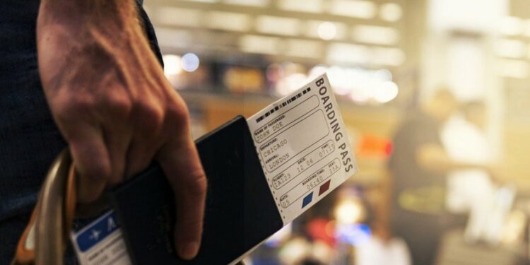 Viajar en avión para Semana Santa le sale más barato que hacerlo en un automóvil