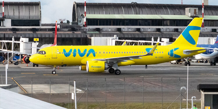 Airbus A320neo de Viva Air en Medellín.