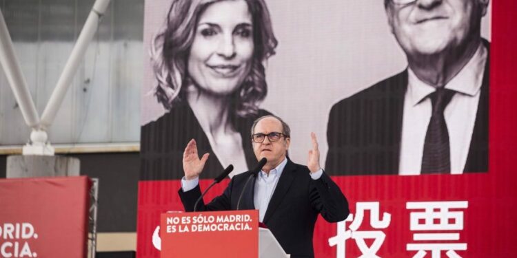 viajes, salario público y pocos compromisos