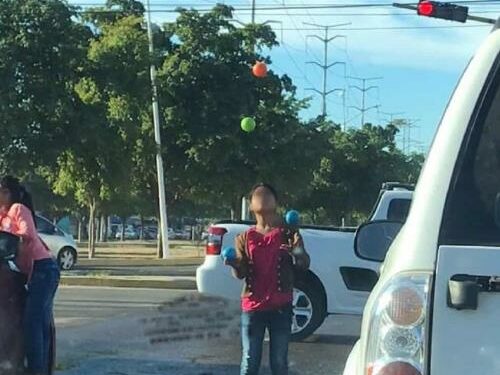 ¡Hasta mil pesos diarios! ganan niños «trabajando» en cruceros de Culiacán