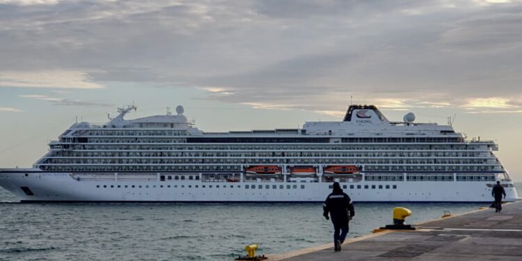 ¿Cómo fue el operativo de evacuación de la pasajera del crucero Viking Júpiter?