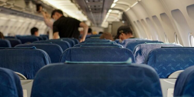 ¿Cuánto tiempo tengo que estar en el aeropuerto antes del vuelo?