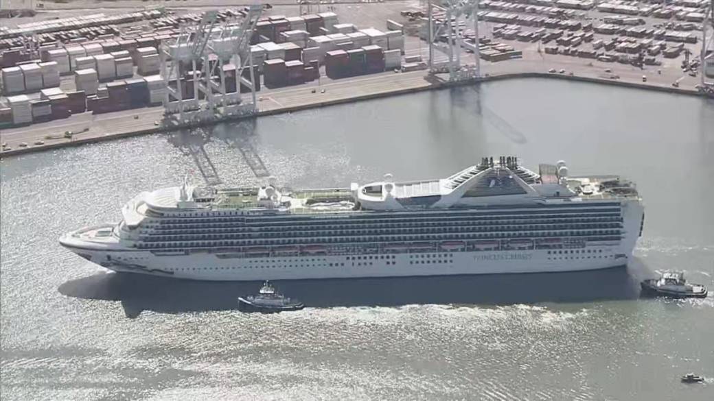 Haga clic para reproducir el video: 'El primer crucero del año cancela abruptamente las escalas de Victoria y Vancouver'
