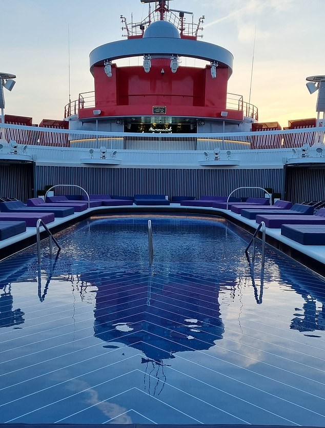 The Valiant Lady prometía ser un viaje divertido con los iconos de los 80 Tony Hadley y T'Pau