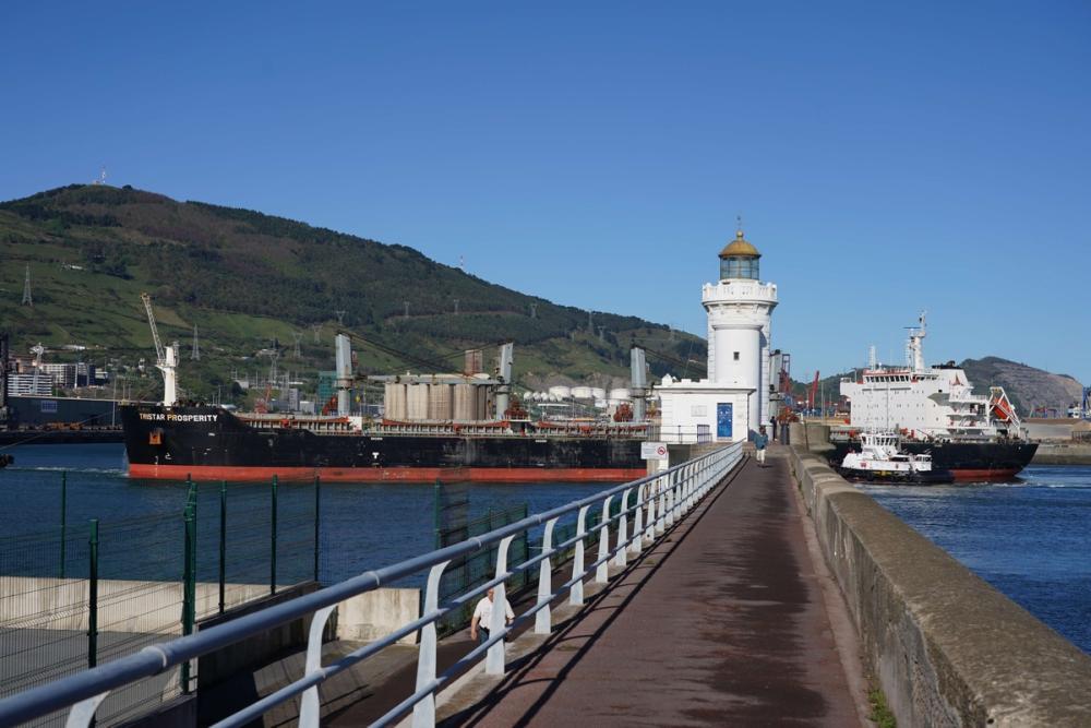 Dos espectaculares cruceros atracan en Getxo