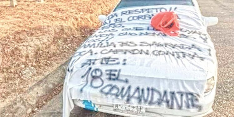 Dejan los cuerpos de 5 hombres, entre ellos 3 decapitados, en un taxi en un camino de Juchitán