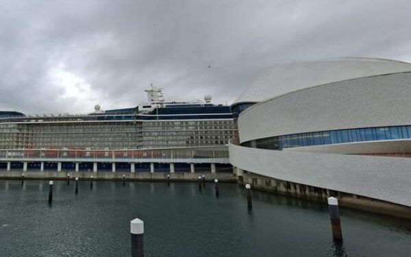 Portugal: dos cruceros llevan cerca de 2.800 turistas a Porto