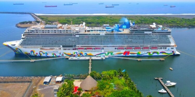 Norwegian Encore, el crucero de mayor volumen que ha visitado Guatemala