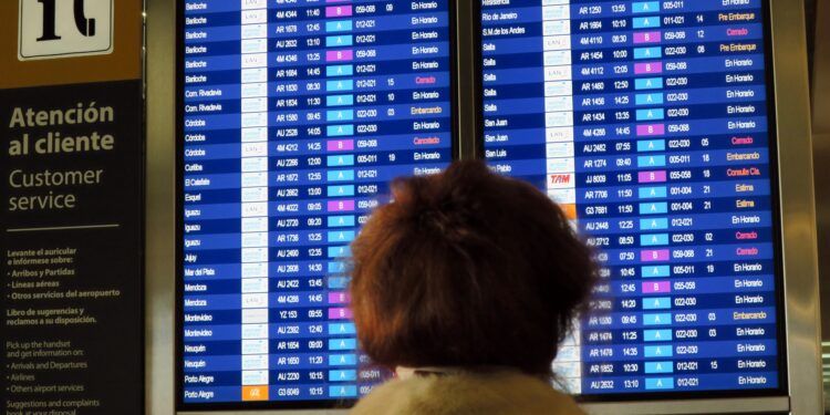 A partir de ahora se podrá viajar hacia Colombia desde el Aeroparque metropolitano (EFE/Nerea González/Archivo)
