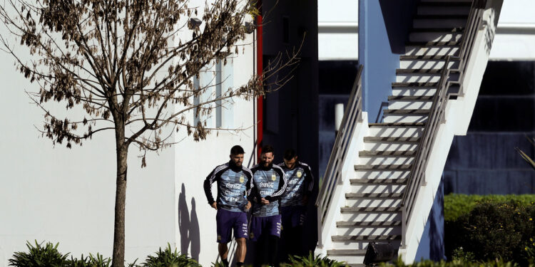 Messi, Agüero y Lo Celso en un entrenamiento de la selección argentina (Foto: Reuters)