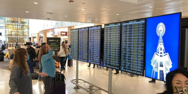 Alaska Airlines cancela más de 100 vuelos por piquete de pilotos