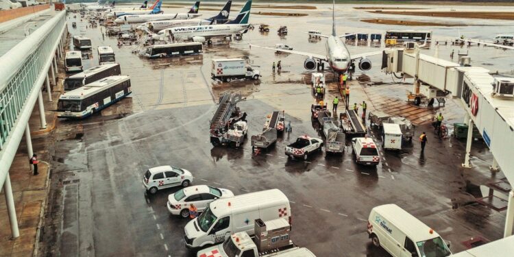 Analistas anticipan buen trimestre para aeropuertos