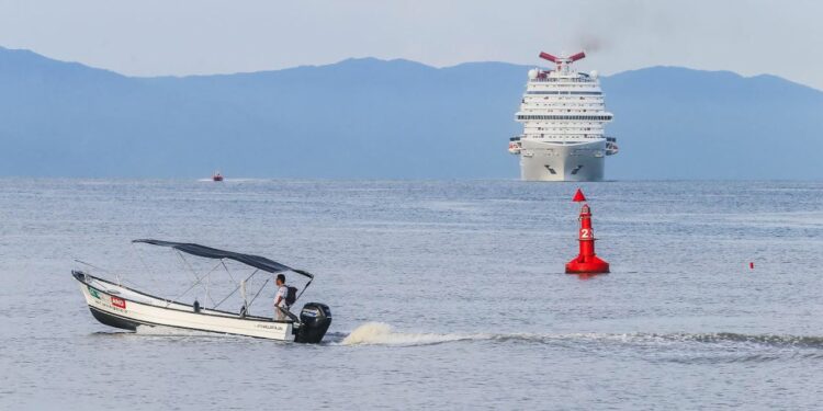 Beneficia a Puerto Vallarta llegada de turistas en cruceros