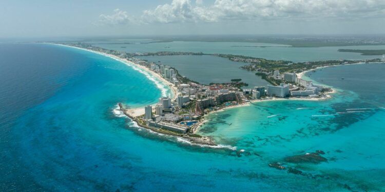 Cancún provee aproximadamente una cuarta parte de todo el turismo mexicano (Foto: Twitter/GobQuintanaRoo)
