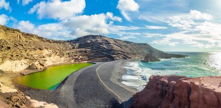 Lago Verde en la playa del Golfo de Lanzarote