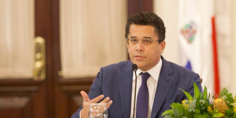 Collado: “Queremos líneas aéreas que abaraten los precios de viaje”