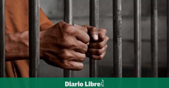 Condenan a dos hombres por viajes ilegales