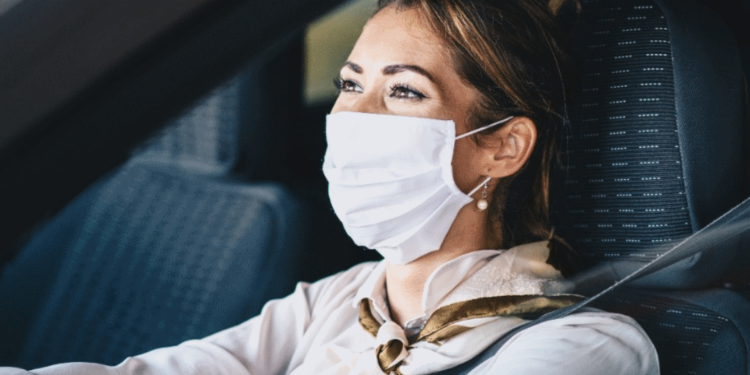 Conductores de Uber no tendrán que usar tapabocas durante sus viajes en EE.UU.