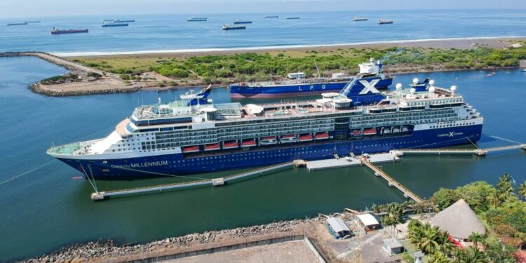 Crucero Celebrity Millenium atraca en Guatemala