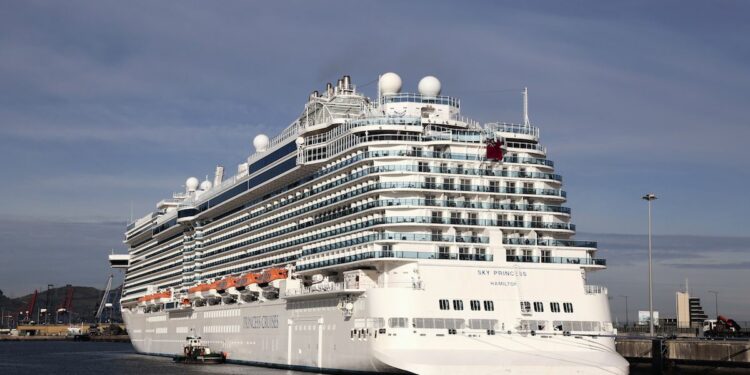 Dos espectaculares cruceros darán inicio mañana a la nueva temporada