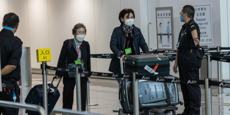 EE.UU. aconseja reconsiderar viajes a China por restricciones de COVID-19