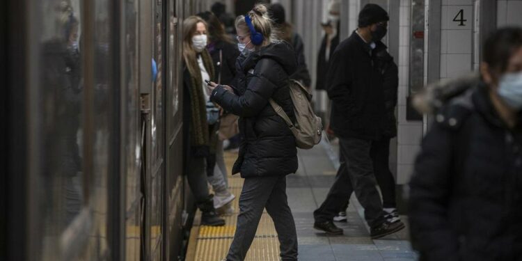 EE.UU. extiende mandato de mascarilla para viajes por dos semanas