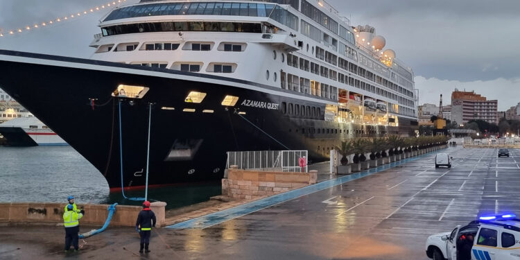 El Puerto de Almería recibe la escala del crucero-boutique ‘Azamara Quest’