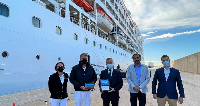 El Puerto de Motril recibe un segundo crucero en Semana Santa con 452 pasajeros estadounidenses y 383 tripulantes 