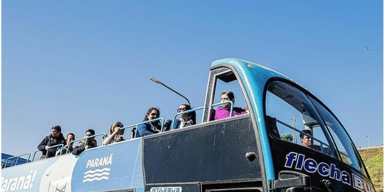 El bus turístico de Paraná hace viajes gratis para vecinos