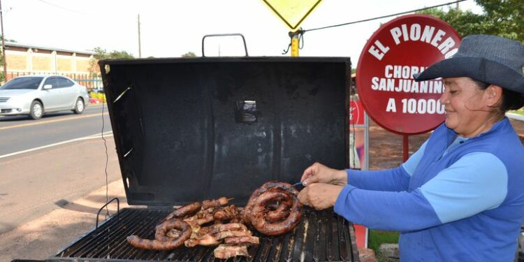 El chorizo sanjuanino espera a los turistas en el Paseo Gastronómico - Viajes