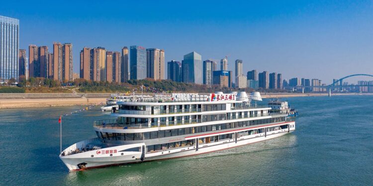 El "crucero eléctrico más grande del mundo" se pone en marcha con sus baterías de 7.500 kWh - Actualidad - Híbridos y Eléctricos