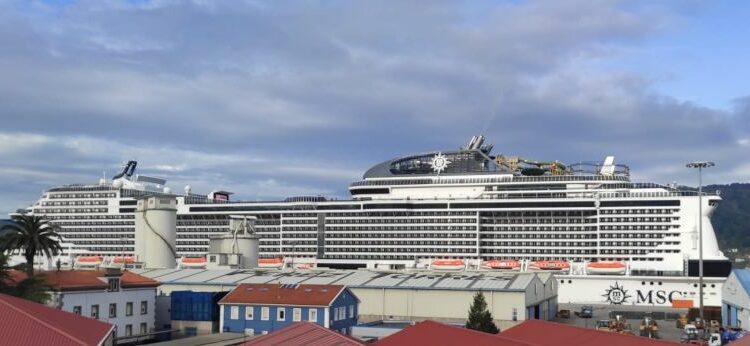 El gigante MSC Virtuosa abre la temporada de cruceros en Ferrol