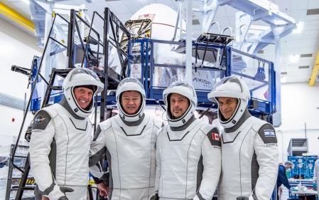 La tripulación del primer vuelo espacial de civiles de Axiom Space.