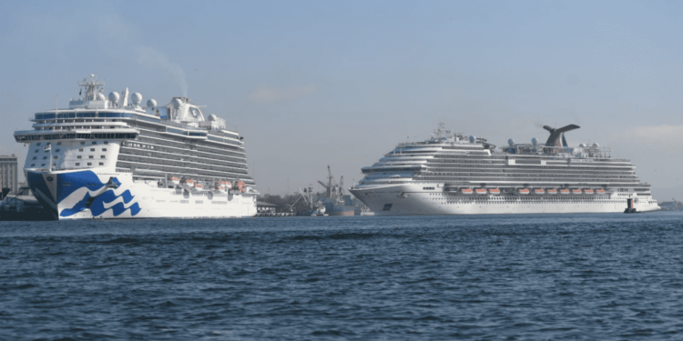 Este martes el puerto de Mazatlán recibe doble crucero turístico