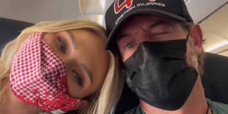 Gabriel Soto disfruta de merecidas vacaciones con Irina Baeva en Grecia