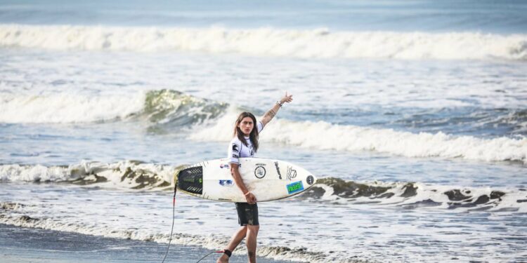 Gobierno mantiene esfuerzos para fortalecer el surf como dinamizador turístico y generador de oportunidades para los jóvenes