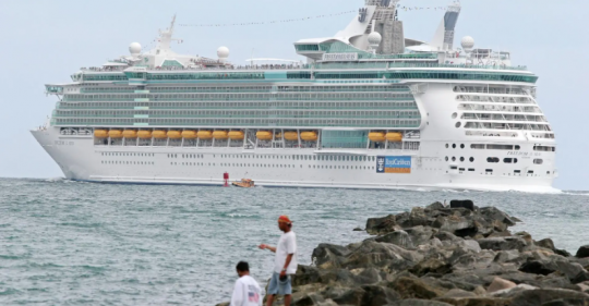 Hombre salta de crucero cerca de Florida, autoridades de EU ya lo buscan