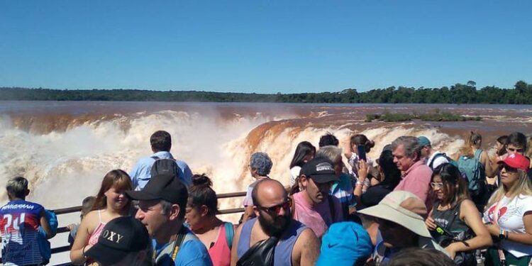 Turismo récord en las Cataratas del Iguazú en esta Semana Santa