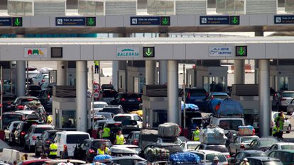 Colas de vehículos en el Puerto de Algeciras (Cádiz) durante la Operación Paso del Estrecho de verano de 2019, la última hasta la fecha.