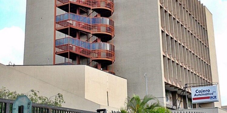 JPS paga viajes al exterior a 3 miembros de la junta directiva a pocas semanas de que dejen cargo