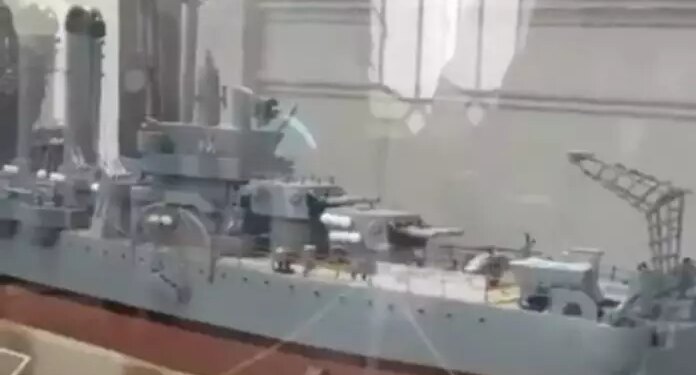 Juan Ruviera donó una réplica del Crucero General Belgrano