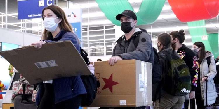 Jueza de EU cancela viajes con mascarilla; aerol&iacute;neas dejar&aacute;n de exigirla