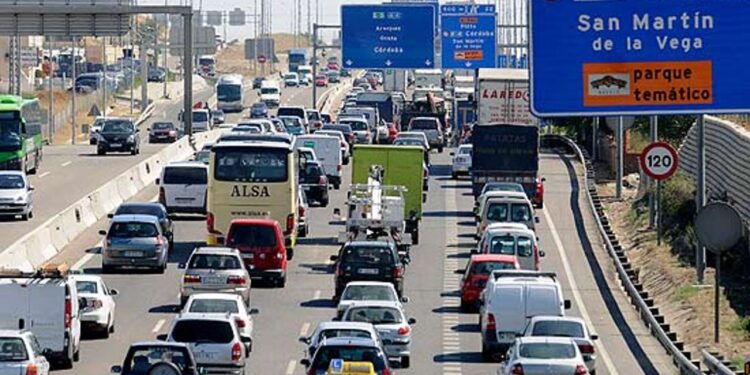 La DGT prevé 5 millones de viajes en el fin de semana por el puente del 1 de Mayo